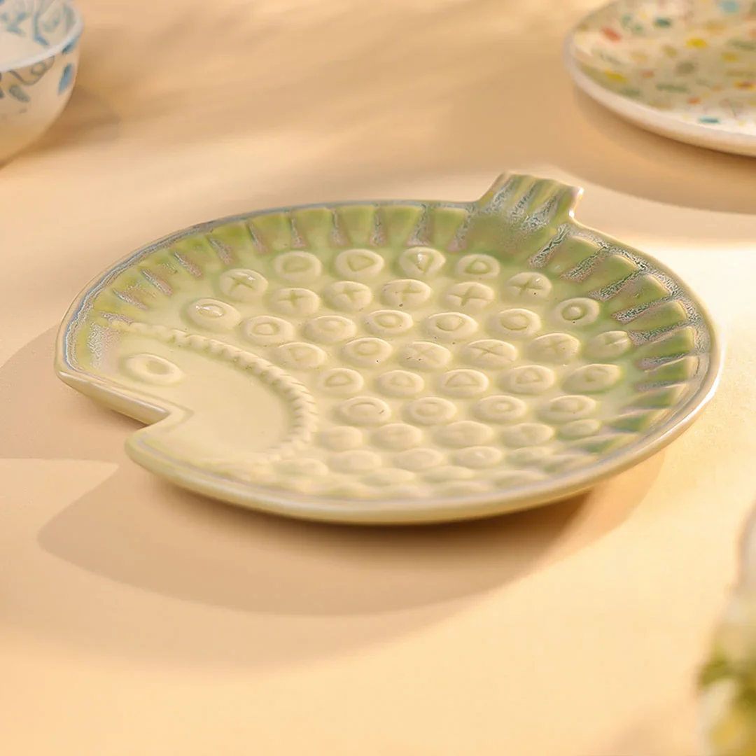 8" Studio Pottery Embossed Fish Shaped Plate - Image 5
